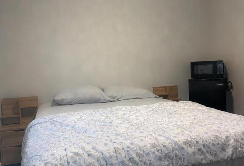 Пансион Bright Queen Room