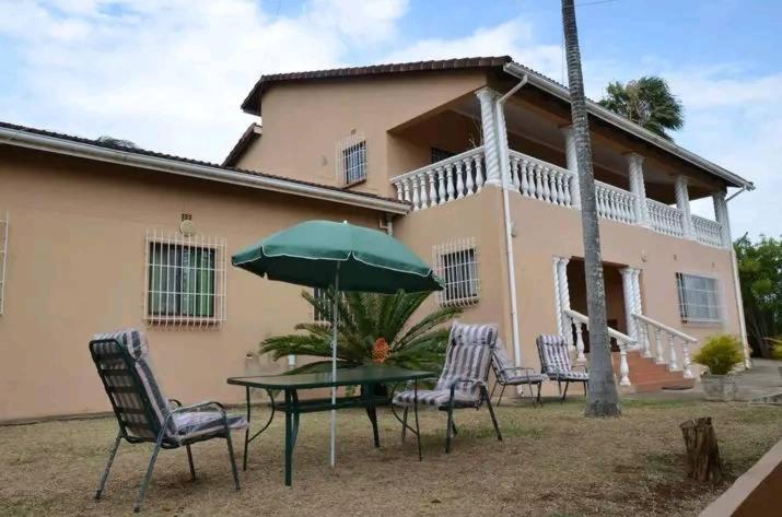 پانسیون Coates Valley Palm Tree Guesthouse