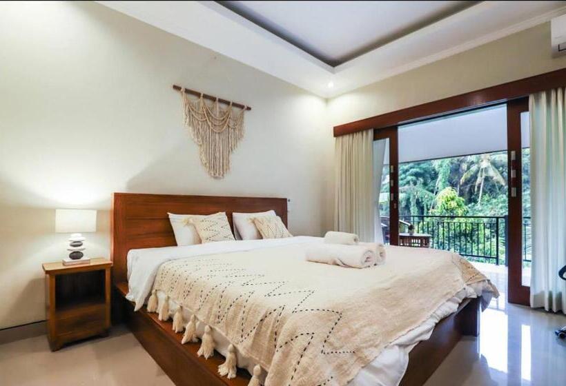 פנסיון Modern Room W/ Desk, Office Chair & Kitchenette /2