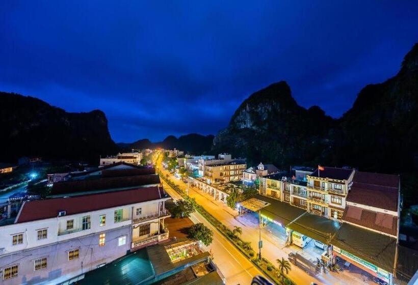 Phong Nha Jasmine Hostel & Roof Top Bar