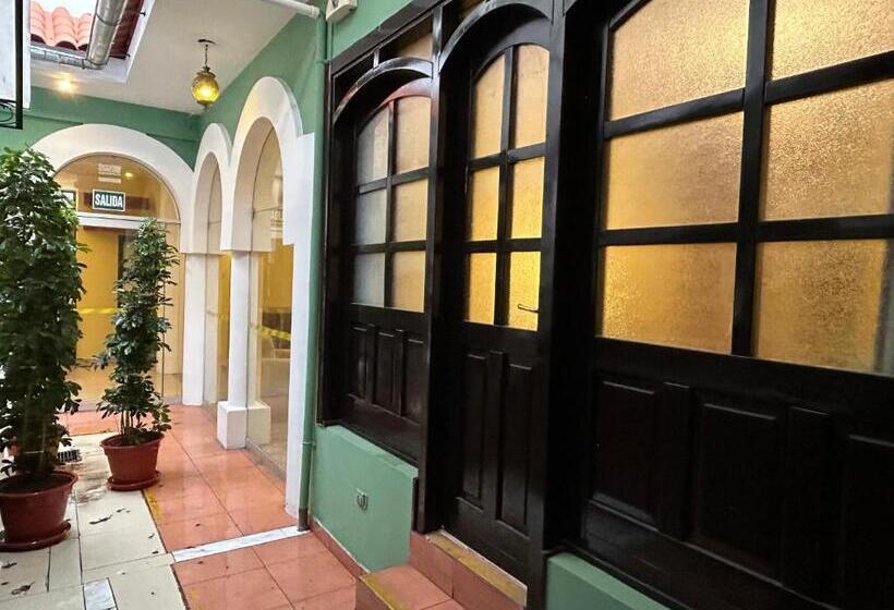 הוסטל Habitaciones La Casona