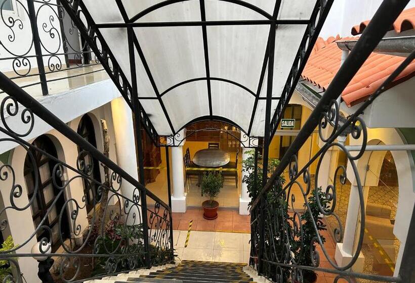 הוסטל Habitaciones La Casona