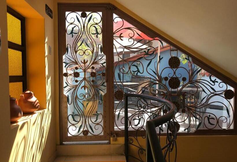 הוסטל Habitaciones La Casona