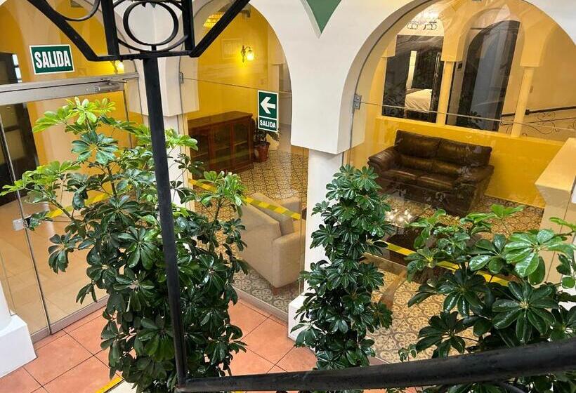 הוסטל Habitaciones La Casona