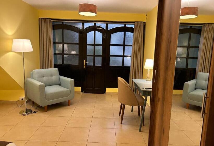 הוסטל Habitaciones La Casona