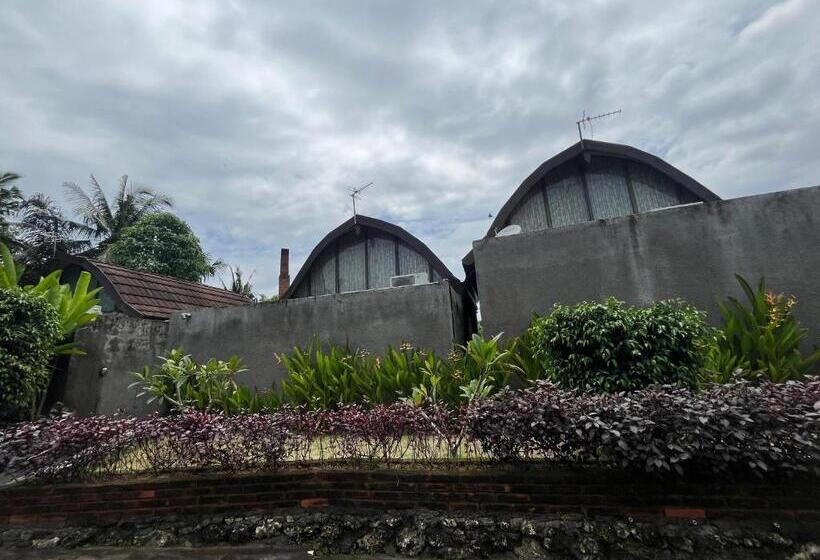 호텔 Belvilla Darshana Bali Zoo