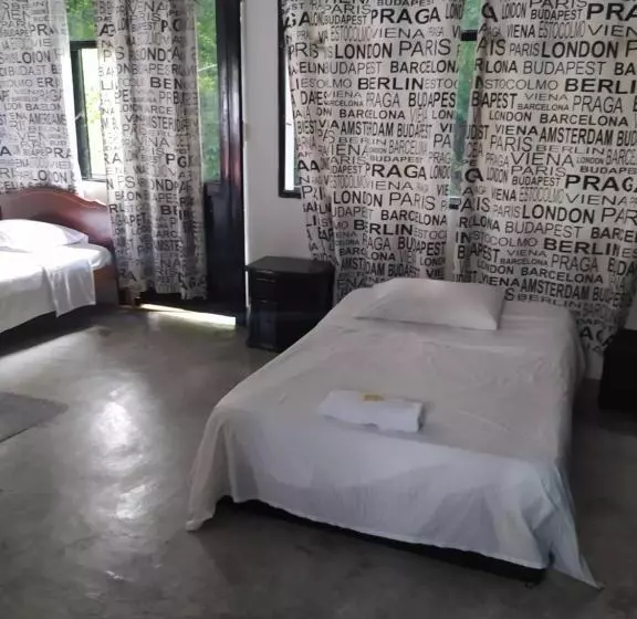 ホテル Habitacion Para Varias Personas