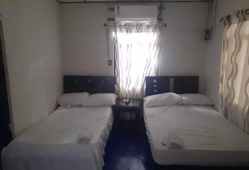 ホテル Habitacion Para Varias Personas