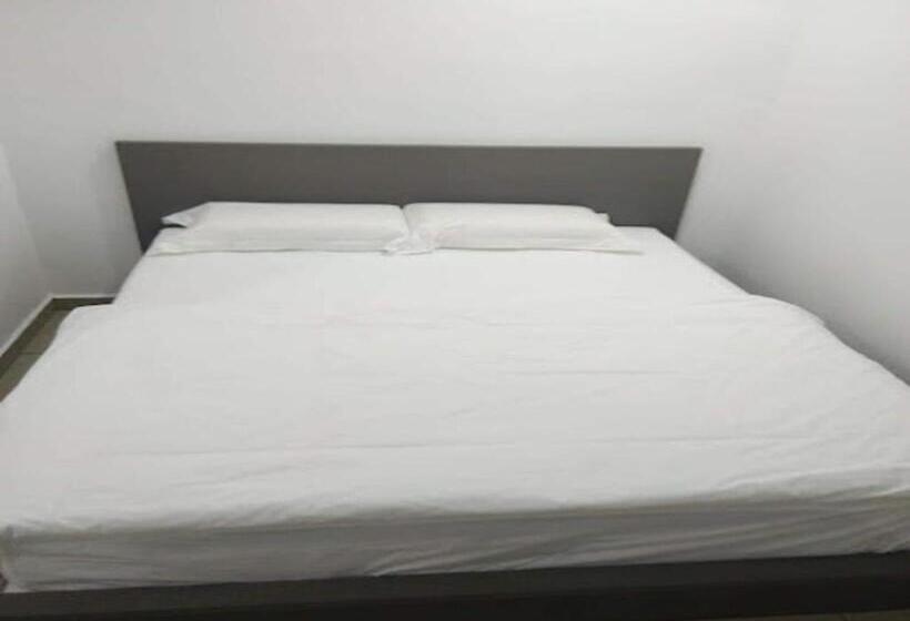 Hotel Oyo 90953 Song 99