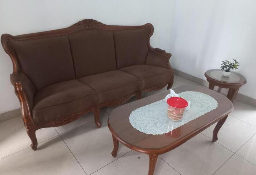 Hotel Oyo 93820 Salma Homestay Syariah