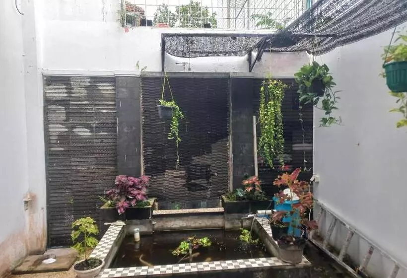 Hotelli Oyo 93820 Salma Homestay Syariah