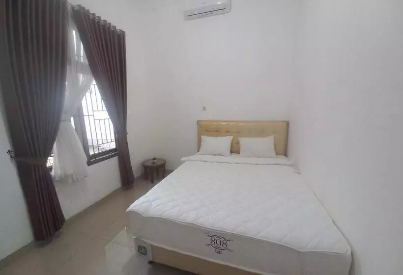 Hotelli Oyo 93820 Salma Homestay Syariah
