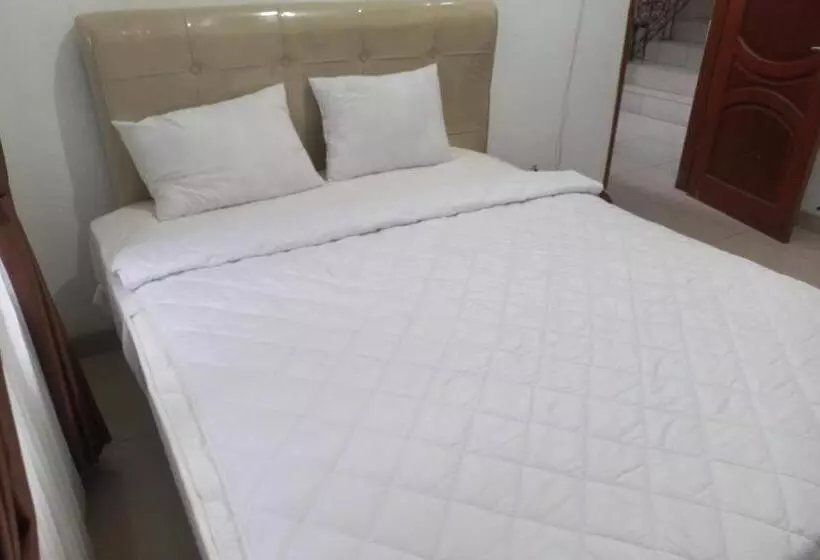 Hotelli Oyo 93820 Salma Homestay Syariah