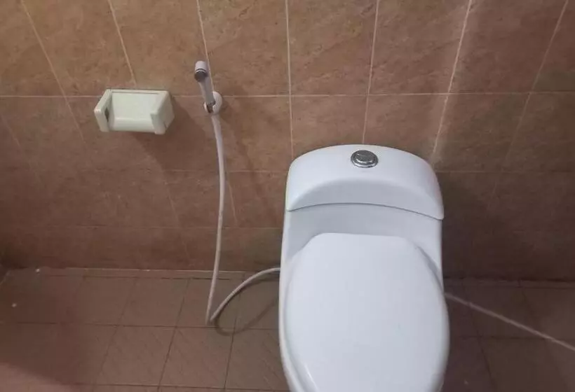 Hotelli Oyo 93820 Salma Homestay Syariah