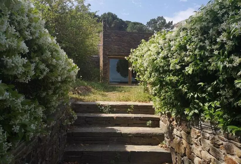 Majatalo Cap De Creus : Bungalow, Jardin Y Vista Al Mar