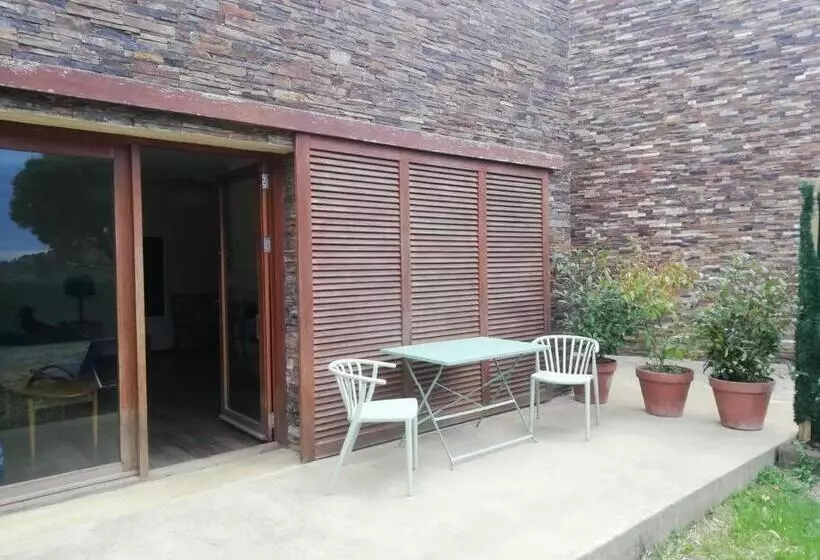 Majatalo Cap De Creus : Bungalow, Jardin Y Vista Al Mar