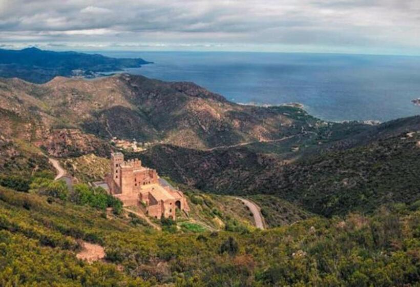 ペンション Cap De Creus : Bungalow, Jardin Y Vista Al Mar
