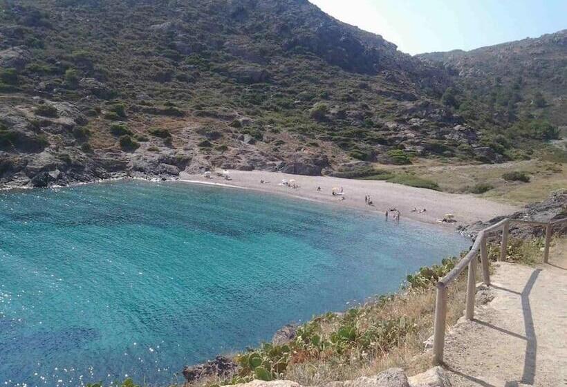 ペンション Cap De Creus : Bungalow, Jardin Y Vista Al Mar