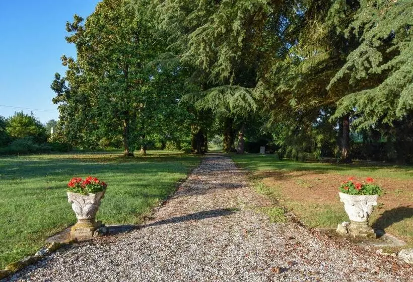 Aamiaismajoitus (B&B) Domaine De Laguneaussan