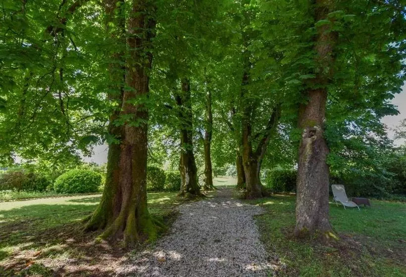 Aamiaismajoitus (B&B) Domaine De Laguneaussan