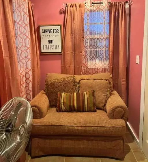 تختخواب و صبحانه Sanandros Airbnb