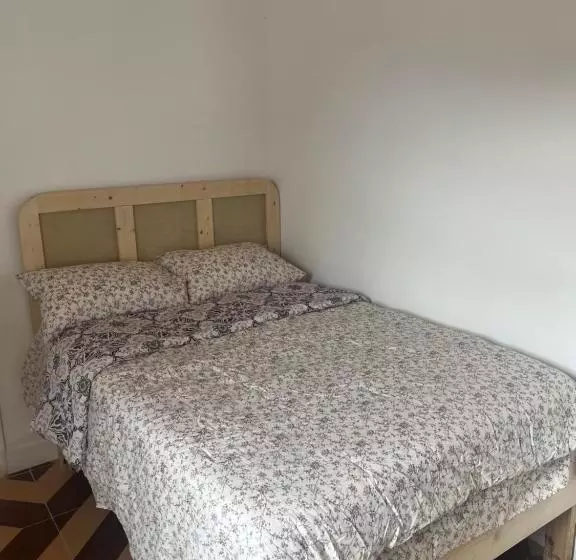 تختخواب و صبحانه Sanandros Airbnb