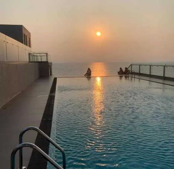 Grand Sri Lounge   Ocean Breeze Hotel Residents
