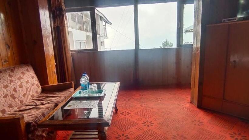 Hotel Broadway Patnitop