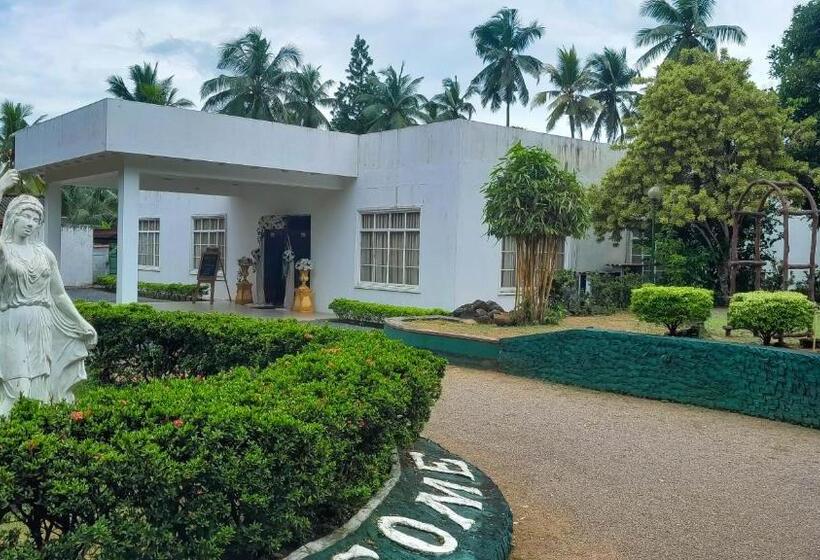 فندق Pugoda Village