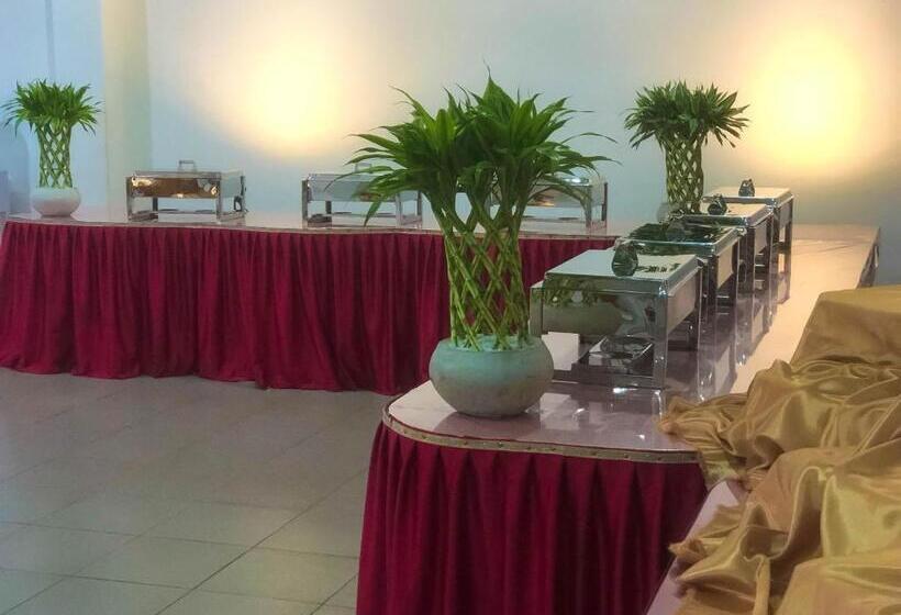 فندق Pugoda Village