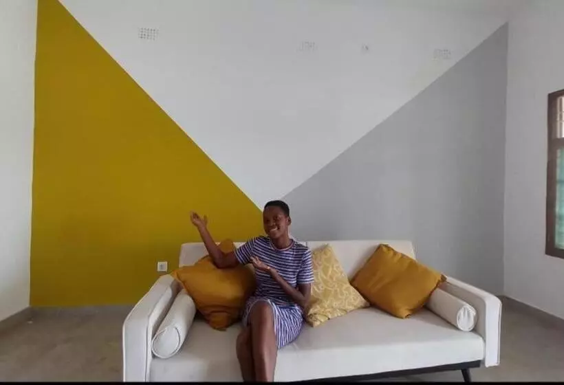 هتل Residencial Casa Amarela