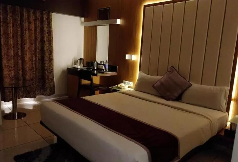 ホテル Royal Shelter Vapi