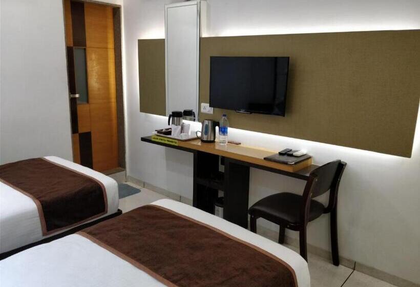 酒店 Royal Shelter Vapi