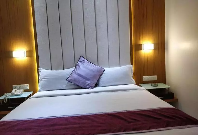 ホテル Royal Shelter Vapi