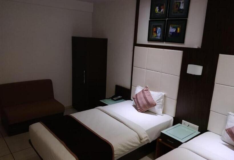 酒店 Royal Shelter Vapi