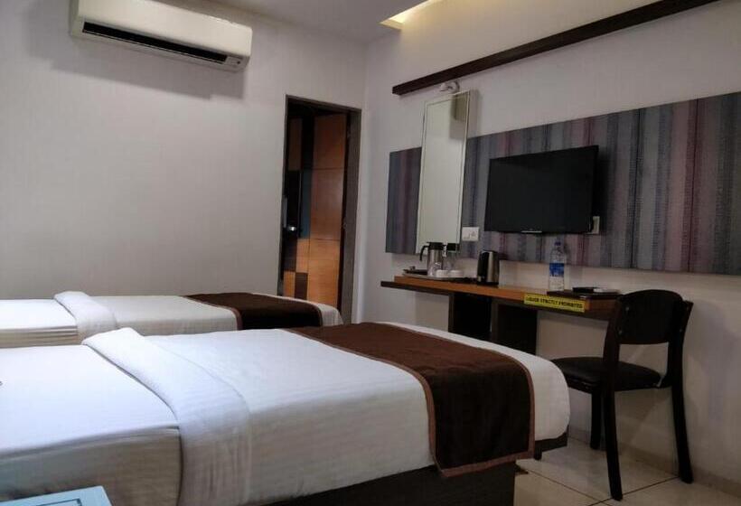 酒店 Royal Shelter Vapi