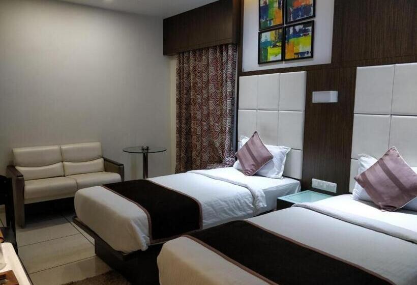 酒店 Royal Shelter Vapi