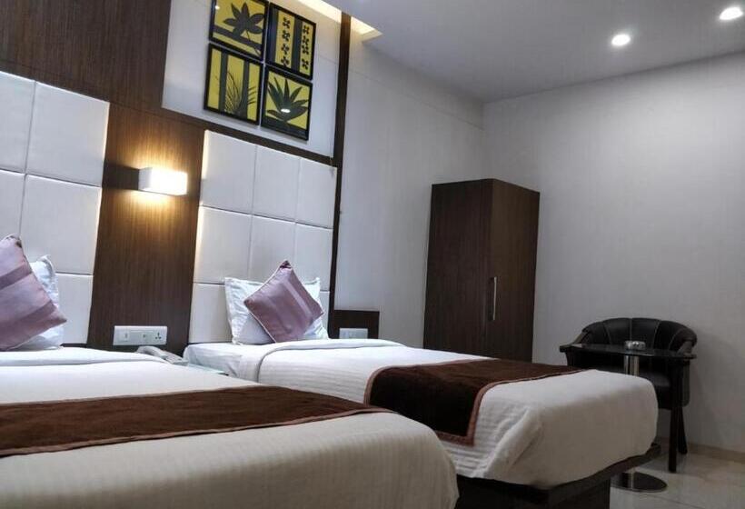 酒店 Royal Shelter Vapi