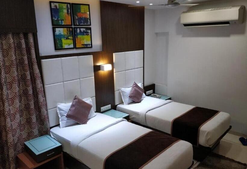 酒店 Royal Shelter Vapi