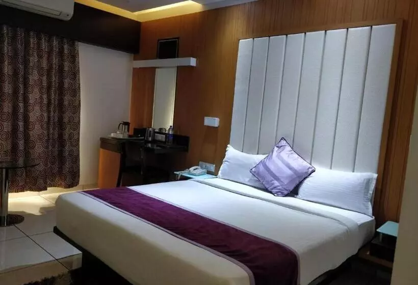 ホテル Royal Shelter Vapi