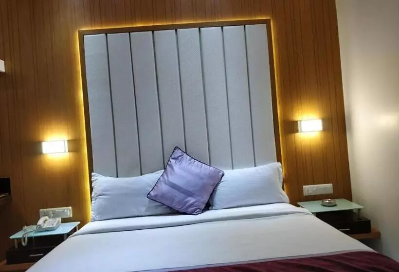 ホテル Royal Shelter Vapi