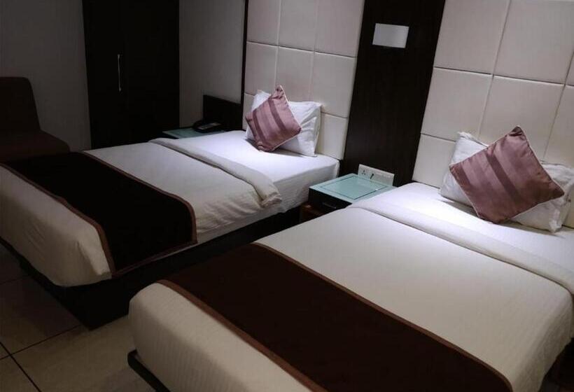 酒店 Royal Shelter Vapi