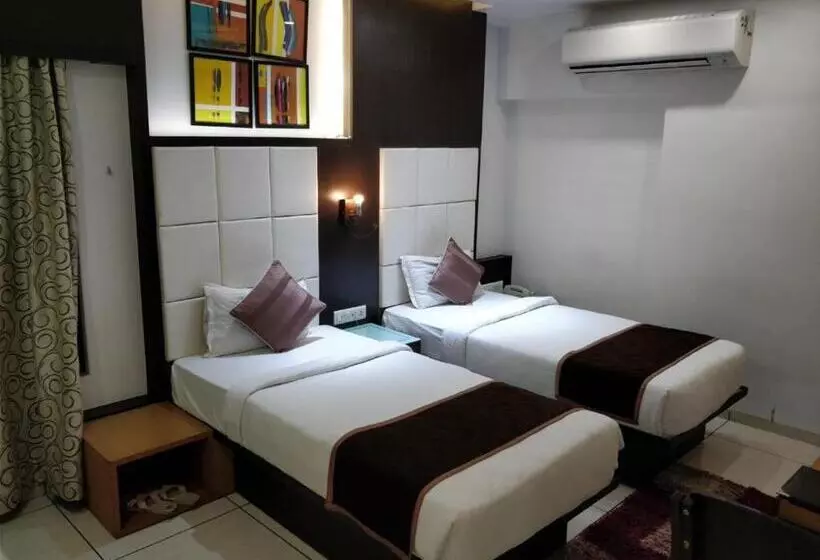 ホテル Royal Shelter Vapi