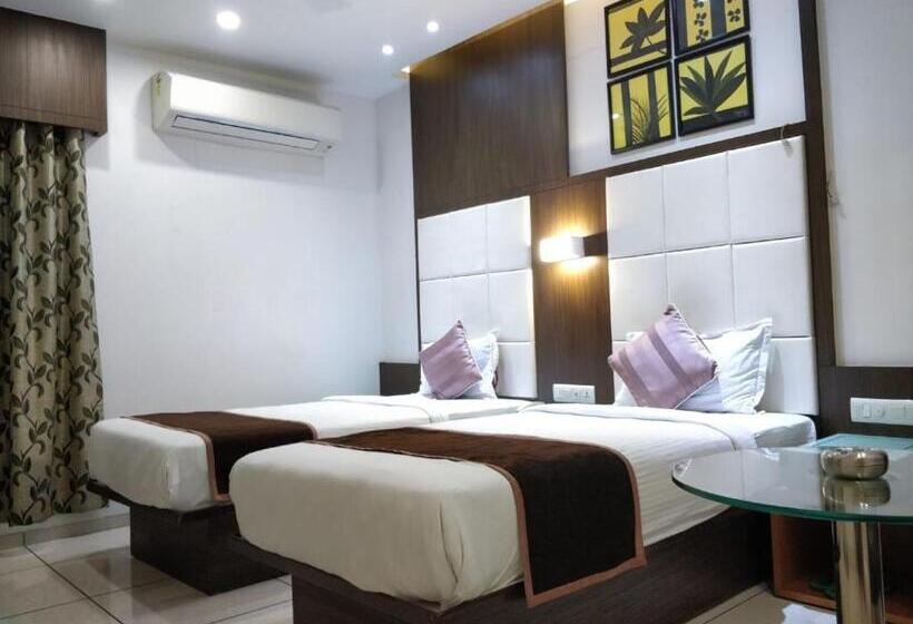 酒店 Royal Shelter Vapi