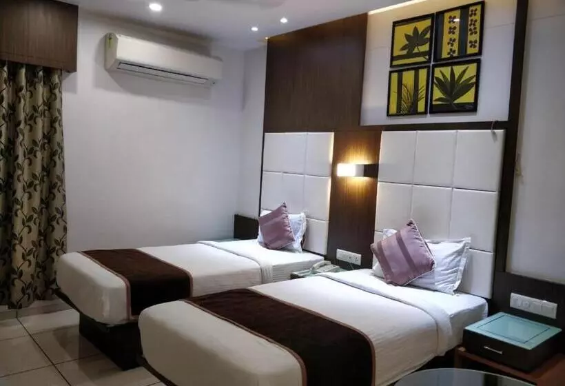 ホテル Royal Shelter Vapi
