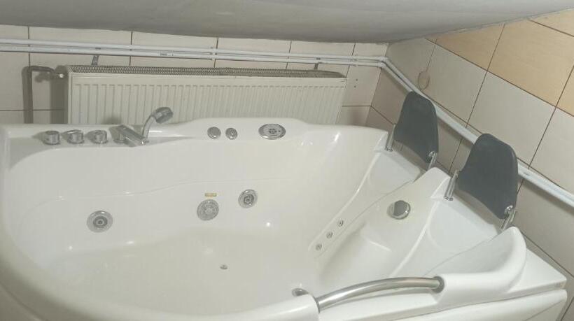 پانسیون Janjak