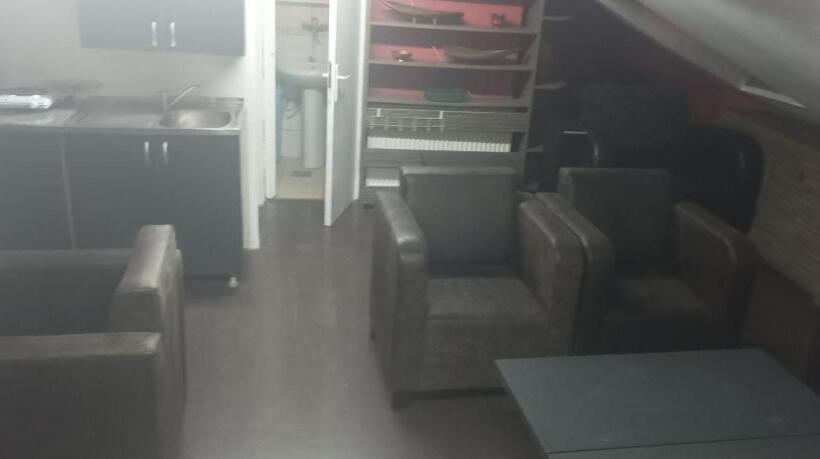 پانسیون Janjak