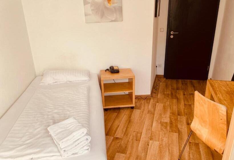 بنسيون Stay Inn Central Station