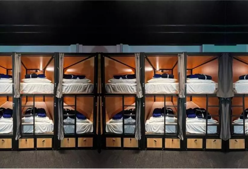 Capsuleaccom Hostel