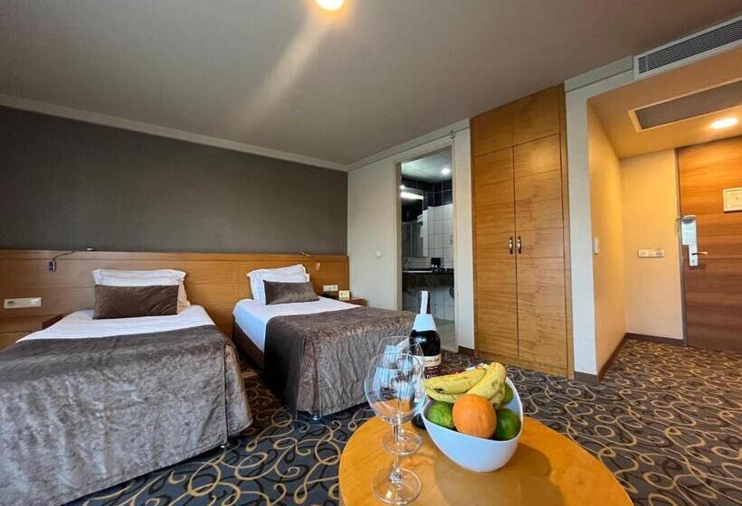 هتل Pi̇etra Volley